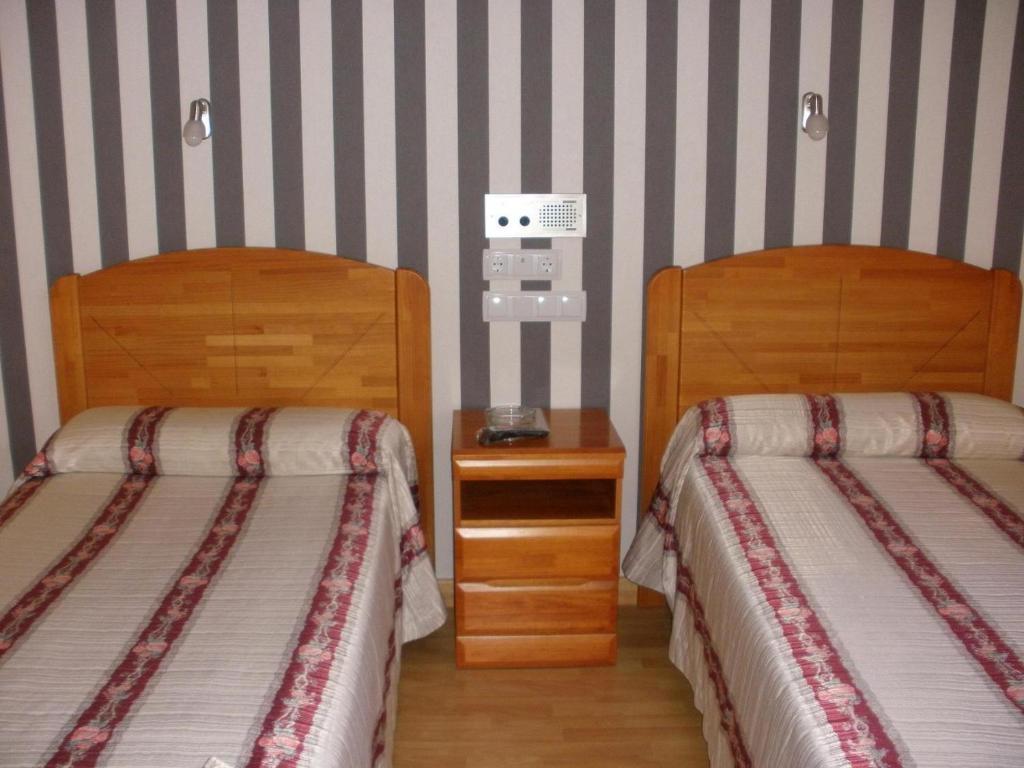 Hostal Virgen Del Villar Laguna de Duero Quarto foto
